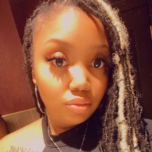 Meet your Posher, Che'la